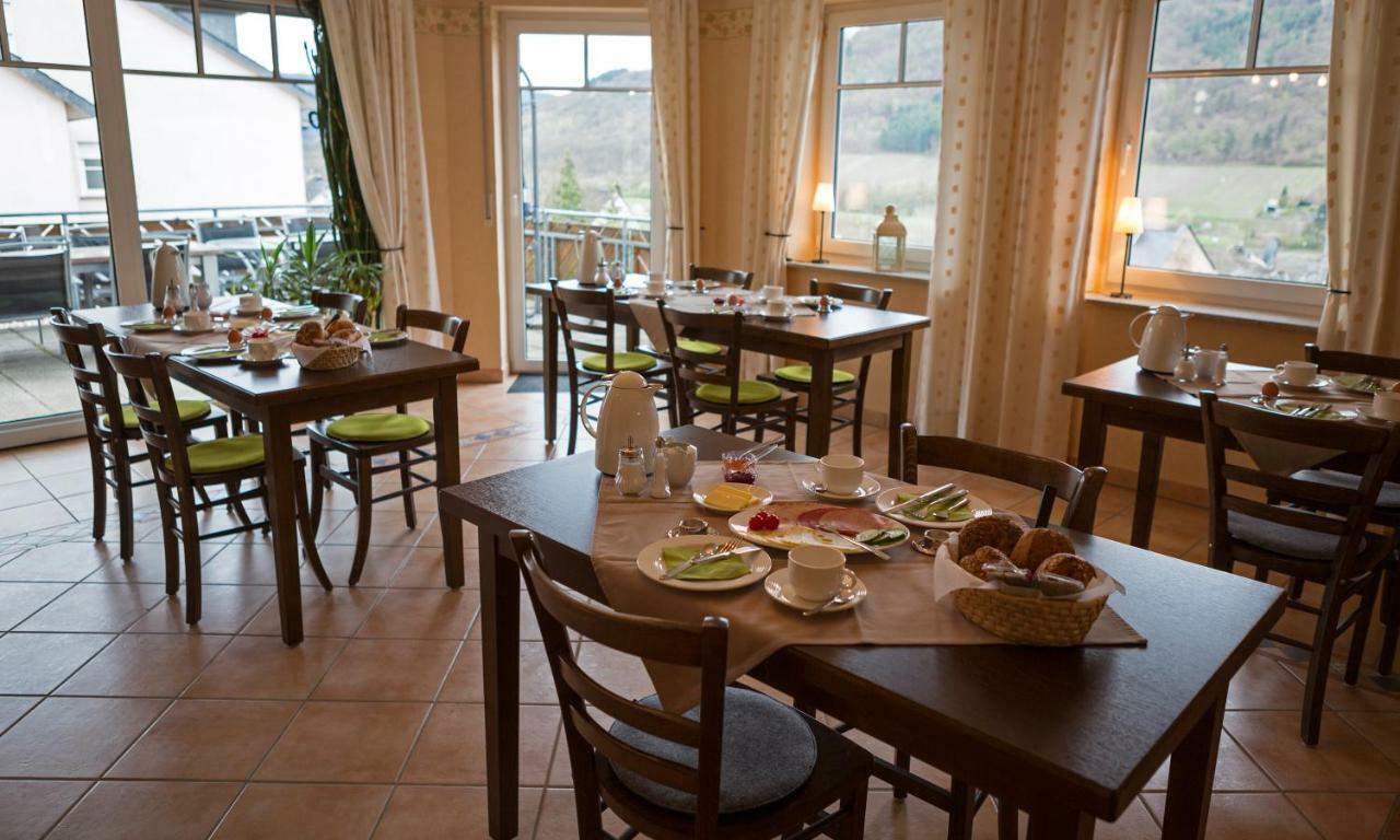 Weingut Stiftshof Hotel Енкирх Екстериор снимка