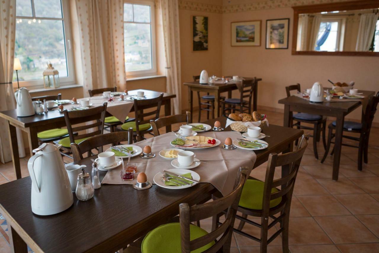 Weingut Stiftshof Hotel Енкирх Екстериор снимка